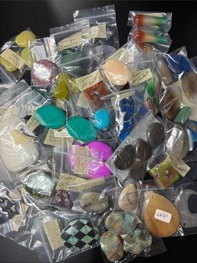 Lot of 50+ gemstone pendant beads and Murano glass pendants — Multicolor shapes